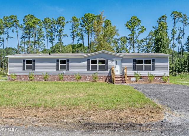 Property at 267 Proctor St, Ridgeland, SC 29936, 4 beds, 2 baths