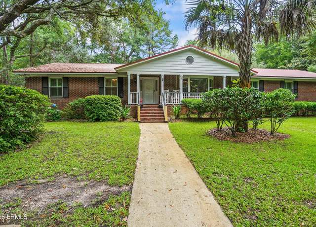 Property at 7 Blue Heron Cir, Beaufort, SC 29907, 3 beds, 2.5 baths
