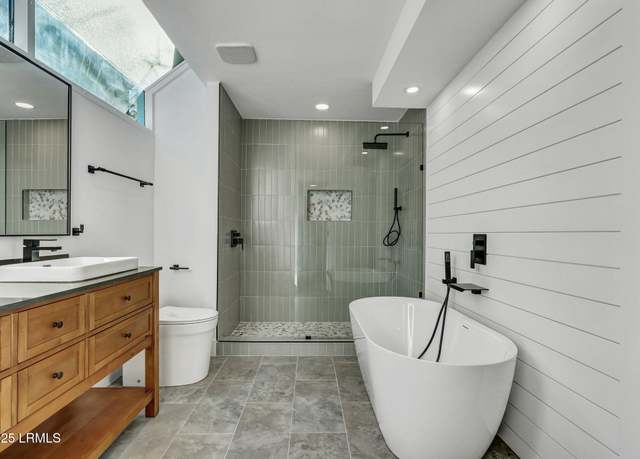 Property at 17 Bridgeport Ln, Hilton Head Island, SC 29928, 3 beds, 3.5 baths