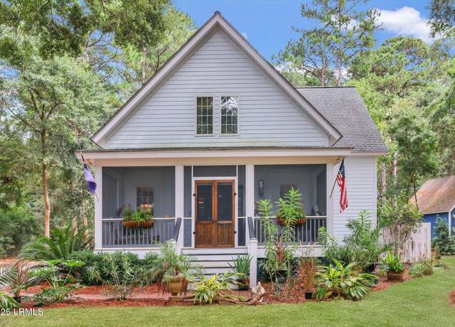 Property at 35 E River Dr, Beaufort, SC 29907, 4 beds, 2.5 baths