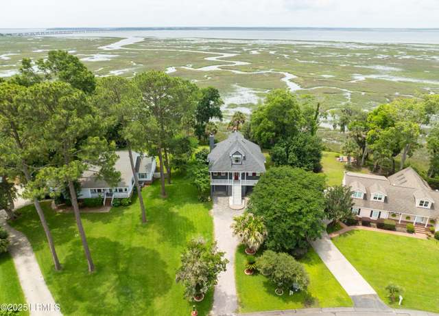 Property at 5953 Pleasant Farm Dr, Beaufort, SC 29906, 4 beds, 3 baths