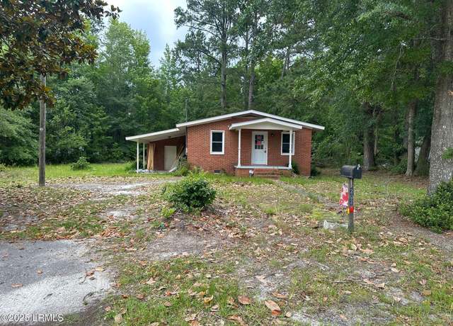 Property at 202 Sharon Ave, Hampton, SC 29924, 3 beds, 1.5 baths