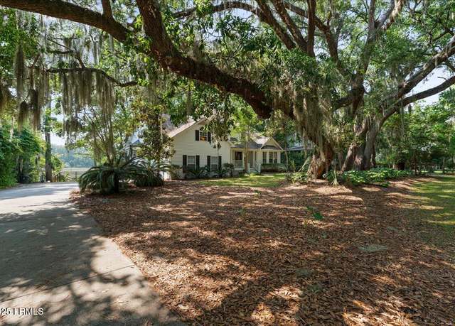 Property at 15 Walling Grove Rd, Beaufort, SC 29907, 4 beds, 3.5 baths