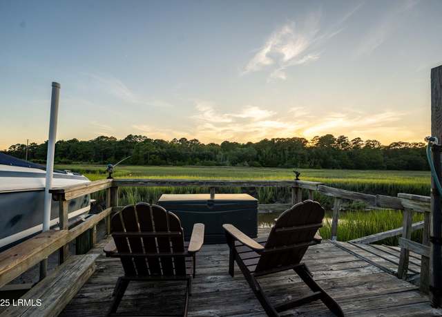 Property at 15 Walling Grove Rd, Beaufort, SC 29907, 5 beds, 3.5 baths