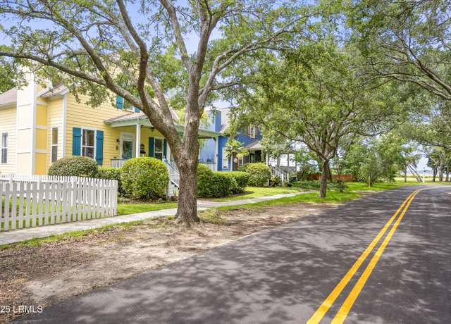 Property at 1009 9th St, Port Royal, SC 29935, 2 beds, 2 baths