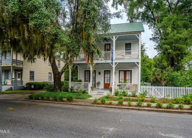 Property at 808 Charles St, Beaufort, SC 29902, 3 beds, 2.5 baths