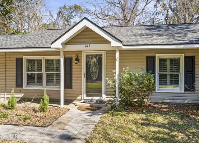 Property at 613 Linton Ln, Beaufort, SC 29902, 2 beds, 1 bath