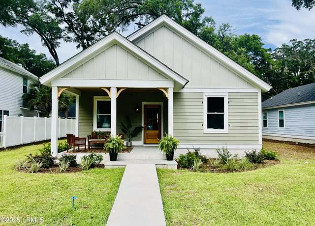 Property at 2017 Lafayette St, Beaufort, SC 29902, 3 beds, 2 baths
