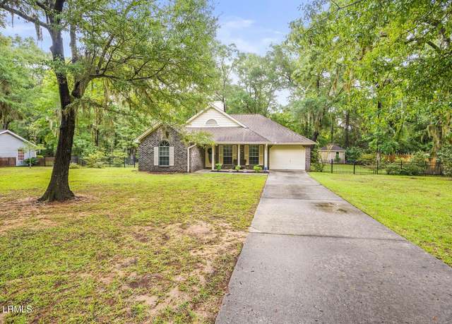 Property at 28 Walnut Hill St, Beaufort, SC 29907, 3 beds, 2 baths