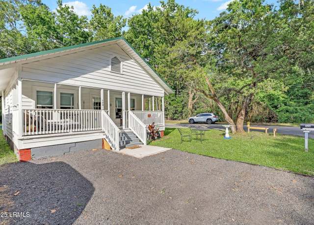 Property at 123 Moore St, Walterboro, SC 29488, 2 beds, 1.5 baths
