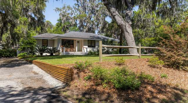 Photo of 1402 Church St, Beaufort, SC 29902