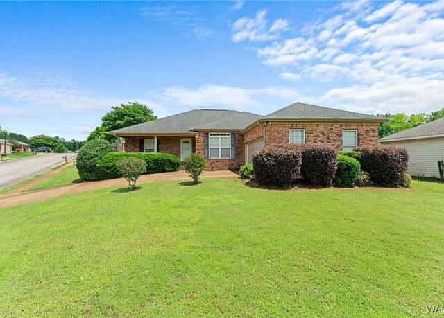 Property at 2011 Cross Creek Dr, Tuscaloosa, AL 35404, 3 beds, 2 baths