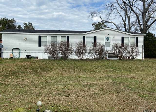 Property at 705 6th St NE, Fayette, AL 35555, 3 beds, 2 baths