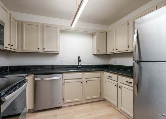 Property at 2515 Veterans Memorial Pkwy #213, Tuscaloosa, AL 35404, 2 beds, 2 baths