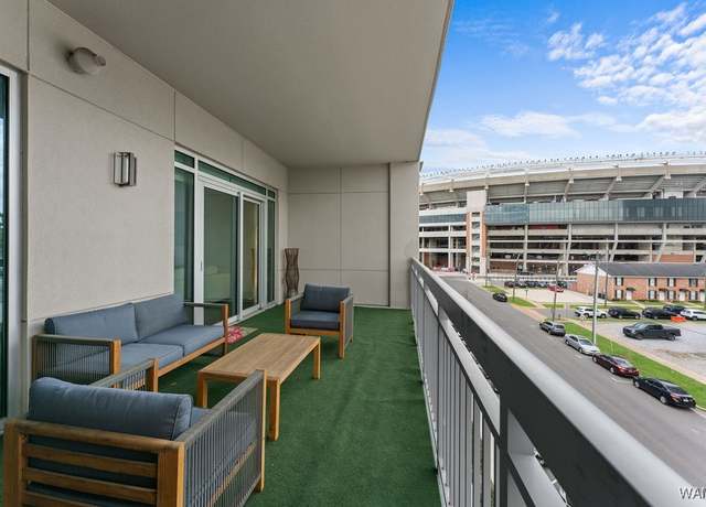 Property at 1150 8th St #507, Tuscaloosa, AL 35401, 1 bed, 1.5 baths