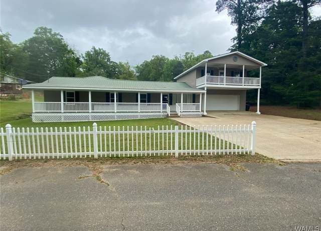 Property at 320 10th St SW, Fayette, AL 35555, 4 beds, 3 baths