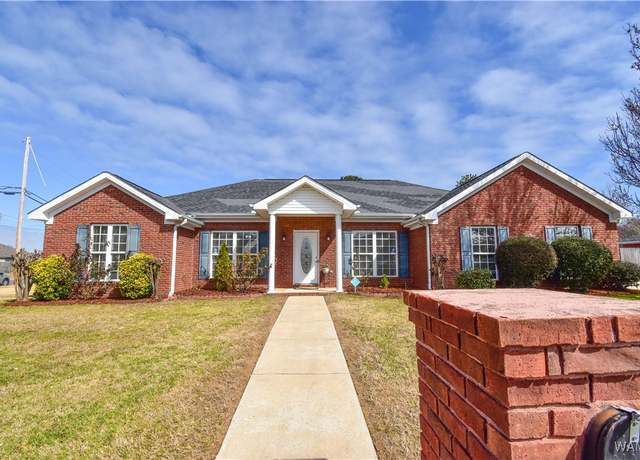 Property at 2220 Englewood Dr, Tuscaloosa, AL 35405, 4 beds, 2.5 baths