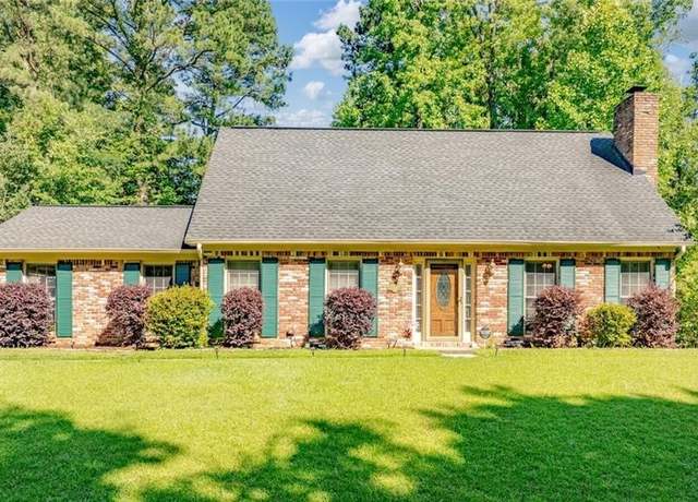 Property at 4104 East Lake Dr Dr, Tuscaloosa, AL 35405, 3 beds, 2 baths