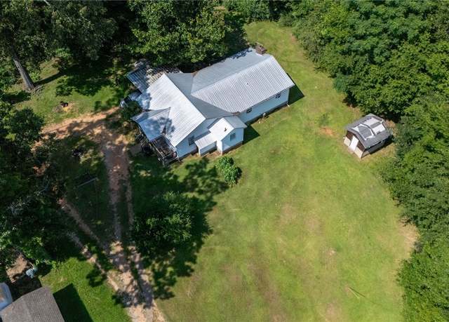 Property at 210 E Glen Iris Ln, Tuscaloosa, AL 35405, 4 beds, 2.5 baths
