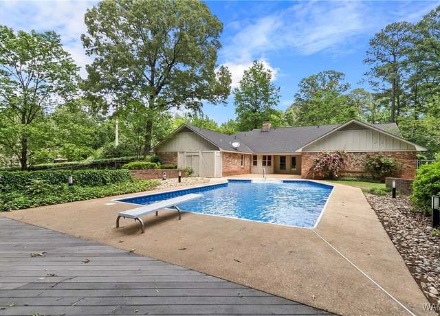 Property at 1814 Northridge Rd, Tuscaloosa, AL 35406, 5 beds, 5.5 baths