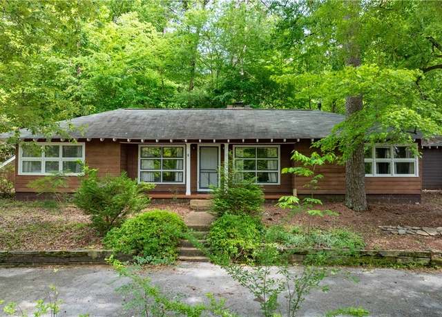 Property at 10 Lakeshore Dr, Tuscaloosa, AL 35404, 3 beds, 2 baths