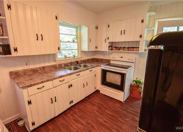 Property at 5 24th Ave E, Tuscaloosa, AL 35404, 2 beds, 1 bath