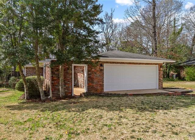 Property at 1212 36th Ave E, Tuscaloosa, AL 35404, 5 beds, 3 baths