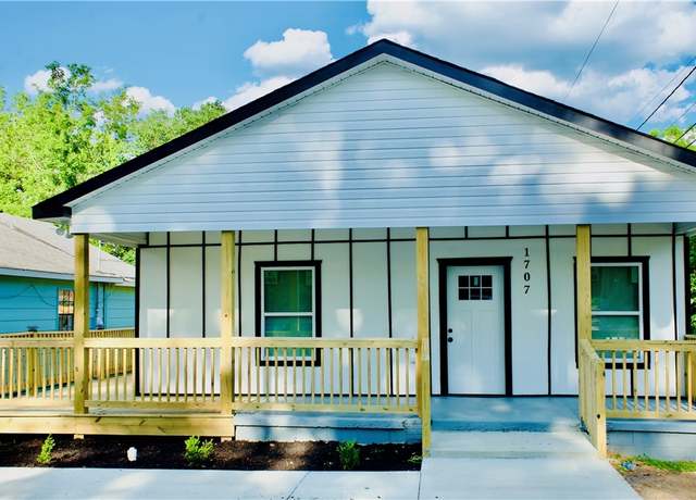Property at 1707 28th Ave, Tuscaloosa, AL 35401, 4 beds, 2 baths