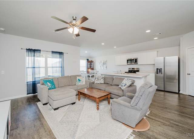 Property at 16434 Natchez Dr, Moundville, AL 35474, 4 beds, 2 baths