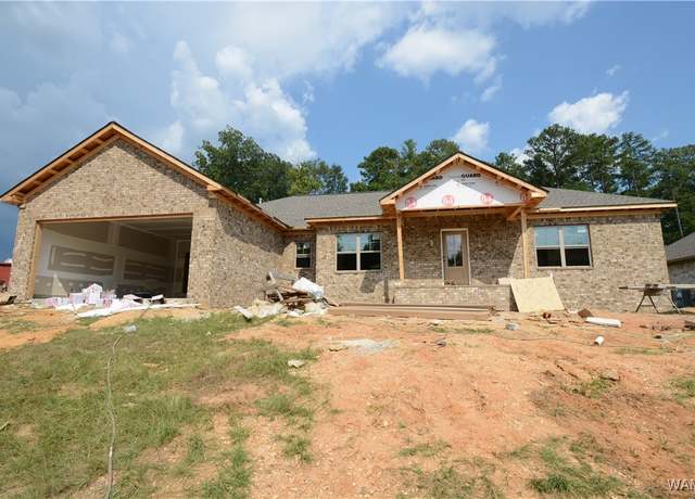 Property at 5200 Summerfield Dr Dr E, Tuscaloosa, AL 35404, 4 beds, 2 baths