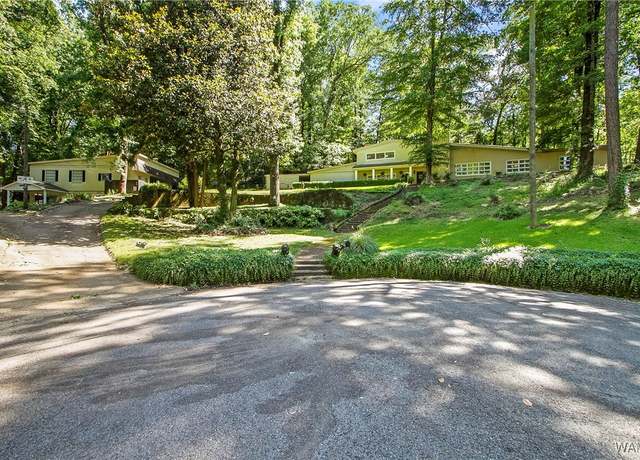 Property at 7 Lakeshore DR Dr, Tuscaloosa, AL 35404, 4 beds, 3.5 baths
