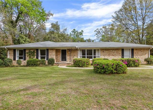 Property at 3016 Loop Rd, Tuscaloosa, AL 35404, 3 beds, 2 baths