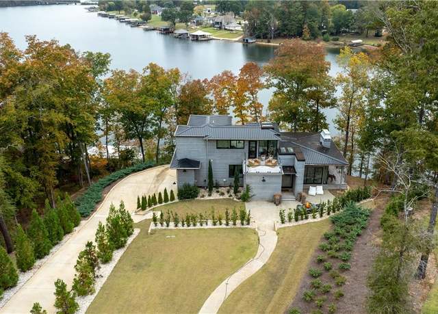 Property at 14938 Edgewater Dr, Northport, AL 35475, 4 beds, 3 baths