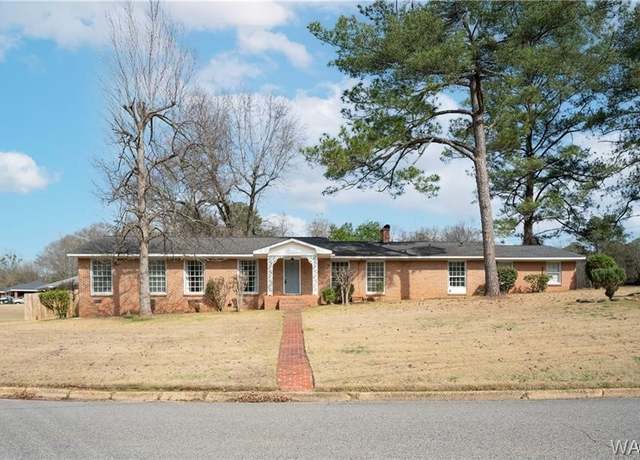 Property at 41 Lakeshore Dr, Tuscaloosa, AL 35404, 3 beds, 2 baths