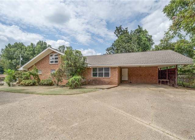 Property at 2915 Main Ave, Northport, AL 35476, 3 beds, 2 baths