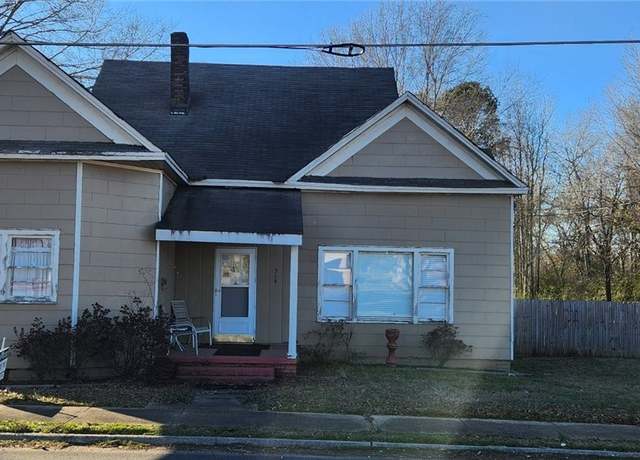 Property at 514 3rd St SE, Aliceville, AL 35442, 3 beds, 2 baths