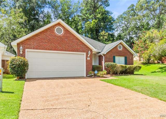 Property at 1701 Ridgemont Dr, Tuscaloosa, AL 35404, 3 beds, 2 baths