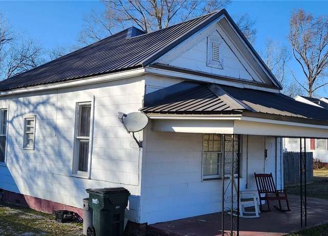 Property at 502 3rd St SE, Aliceville, AL 35442, 2 beds, 1 bath