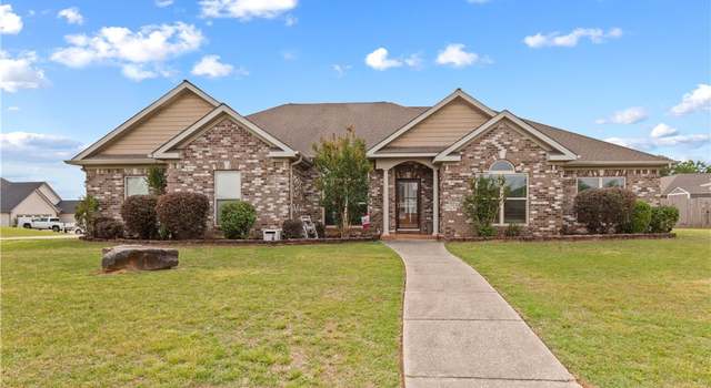 Photo of 13908 Chase Pointe Ln, Northport, AL 35475