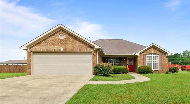 Photo of 1301 Jamestown Cir, Moundville, AL 35474