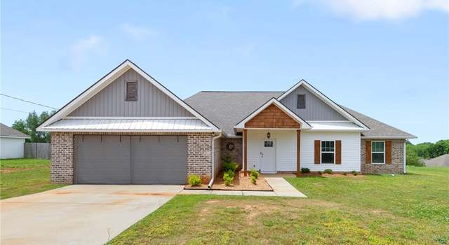 Photo of 164 Rob Lee St, Moundville, AL 35474