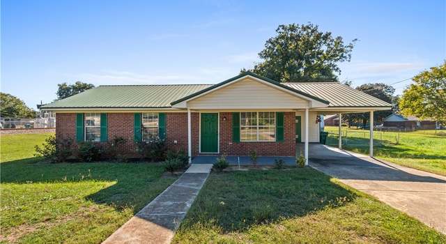 Photo of 465 Market St, Moundville, AL 35474