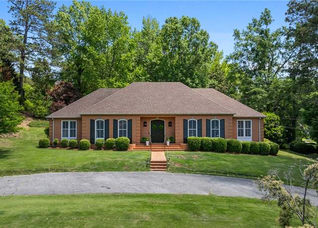 Property at 613 5th Ave, Opelika, AL 36801, 4 beds, 3 baths