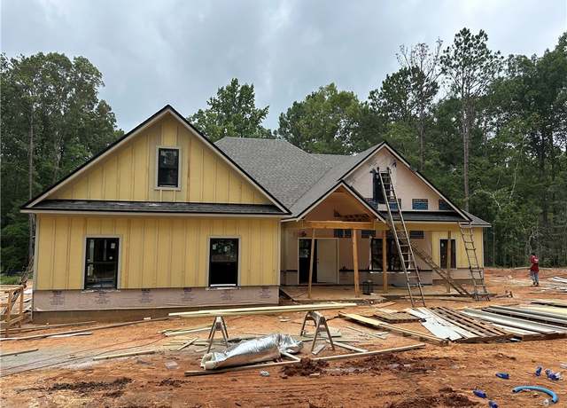 Property at 373 Lee Road 246, Salem, AL 36874, 4 beds, 2.5 baths