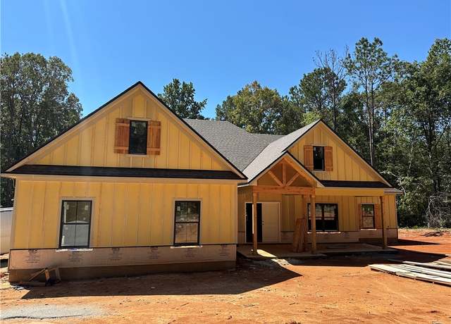 Property at 373 Lee Road 246, Salem, AL 36874, 4 beds, 2.5 baths