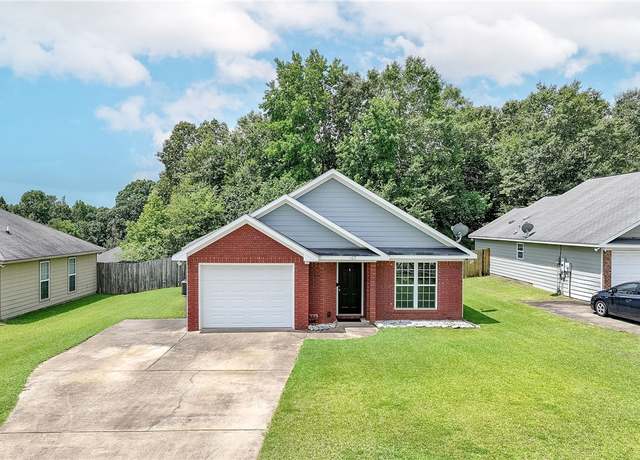 Property at 107 Southridge Ct, Opelika, AL 36804, 3 beds, 2 baths