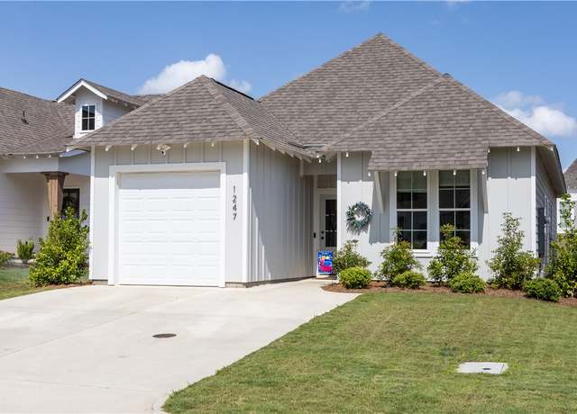 Property at 1247 Woodland Cir, Opelika, AL 36801, 3 beds, 2 baths