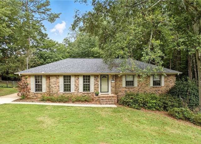 Property at 1324 Azalea Dr, Auburn, AL 36830, 3 beds, 2 baths