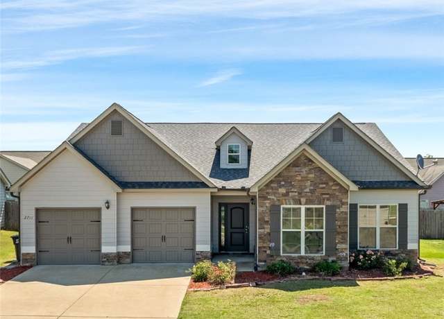 Property at 2711 Tara Ct, Opelika, AL 36804, 3 beds, 2 baths