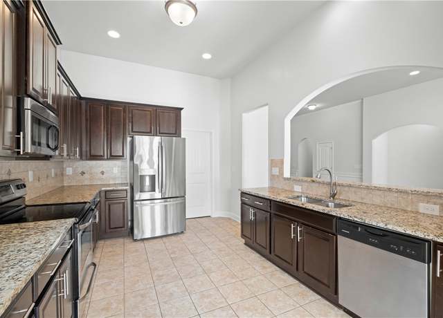 Property at 2711 Tara Ct, Opelika, AL 36804, 3 beds, 2 baths